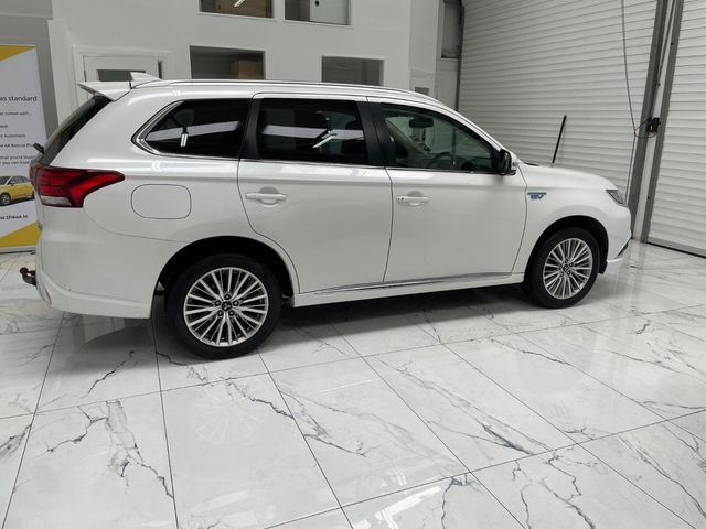 Image for 2019 Mitsubishi Outlander 2.4L Plug-in EV S-Edition 5 seat