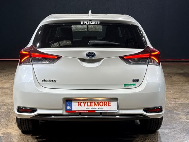 Image for 2017 Toyota Auris HYBRID 1.8 AUTOMATIC - HALF BLACK LEATHER - FACTORY ALLOYS - REAR CAMERA - TOYOTA SAFETY SENSE