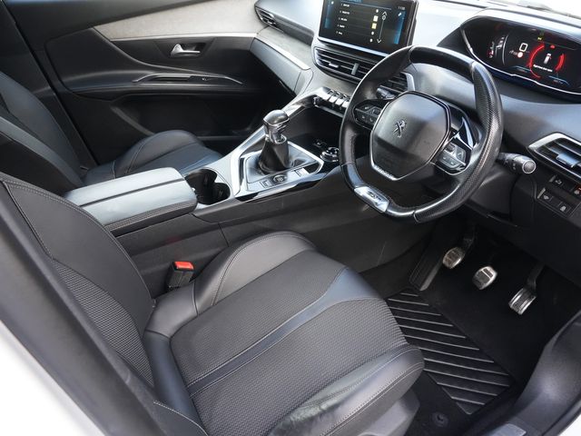 Image for 2022 Peugeot 5008 GT 1.5 BLUE HDI Diesel Manual
