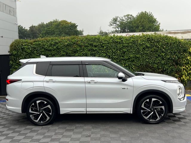 Image for 2022 Mitsubishi Outlander 7-SEATER 2.4 HYBRID AUTO ** HUGE SPEC ** // MASSAGE HEATED & POWERED SEATS // 360 PARKING CAMERAS // HEADS-UP DISPLAY