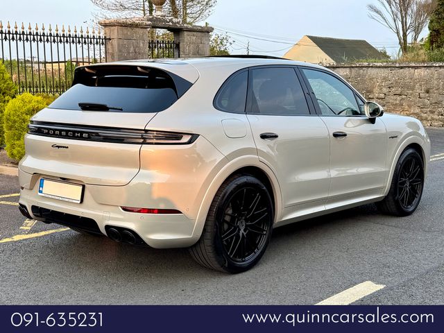 Image for 2025 Porsche Cayenne 3.0 V6 E-HYBRID AUTO==BIG SPEC==SPORTS DESIGN PACK==
