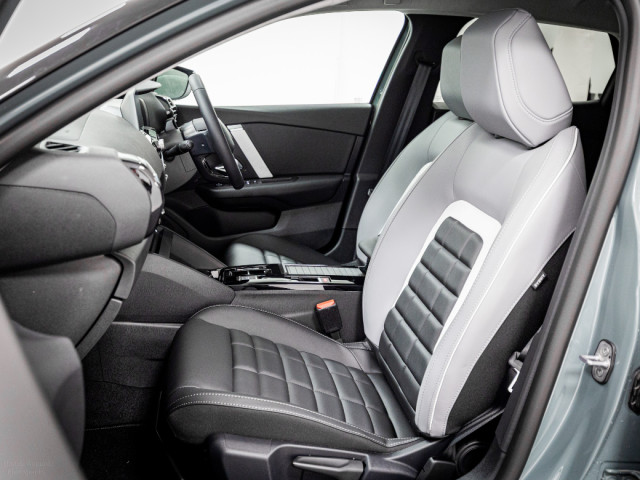 Image for 2026 Citroen C4 ë-Max 54kWh 156HP