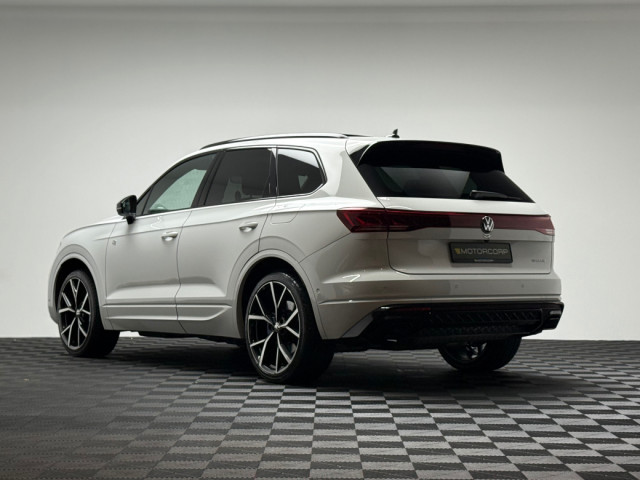 Image for 2024 Volkswagen Touareg R V6 3.0 TSI PHEV 462HP