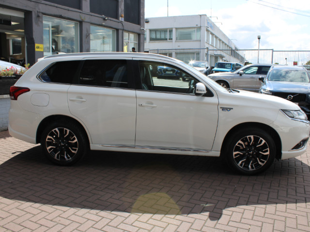 Image for 2016 Mitsubishi Outlander PHEV GX3 EDITION 5DR ESTATE AUTO // IMMACULATE // BUY WITH CONFIDENCE AA AND SIMI APPROVED DEALER 2026 // FINANCE ARRANGED // ALL TRADE INS WELCOME // 