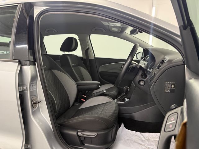Image for 2015 Volkswagen Polo **CROSS MODEL**AUTO**17"DIAMOND CUT ALLOYS**XENON HEADLIGHTS**LED DAYTIME RUNNING LIGHTS**ADPTIVE CRUISE CONTROL**PERFORATED LEATHER MULTIFUNCTION STEERING WHEEL**PADEL SHIFT**