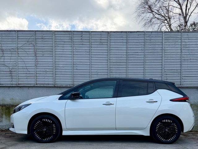 Image for 2023 Nissan Leaf N-CONNECTA / BLACK ROOF / APPLE & ANDROID AUTO / NAV / RADAR CRUISE / HALF-LEATHER / PARK SENSORS / BALANCE OF 8 YEAR NISSAN BATTERY WARRANTY / *FINANCE PACKAGES AVAILABLE*