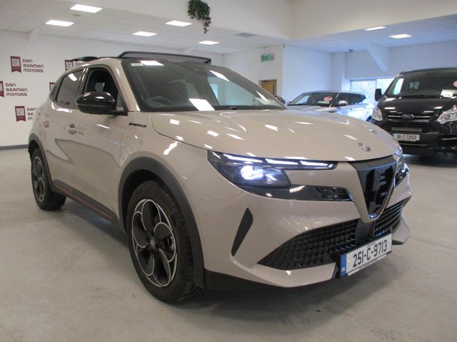 Image for 2025 Alfa Romeo Junior SPECIALE 54KWH EV-SUNROOF-CAMERA-CARPLAY-400KM RANGE