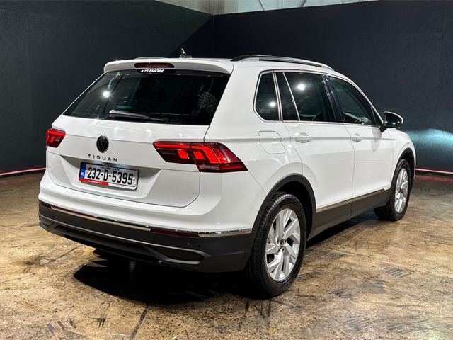 Image for 2023 Volkswagen Tiguan 2.0 TDI - ALLOY WHEELS - MULTI FUNCTION STEERING WHEEL - CRUISE CONTROL - HEATING / AC CONTROLS - PARK DISTANCE CONTROL 