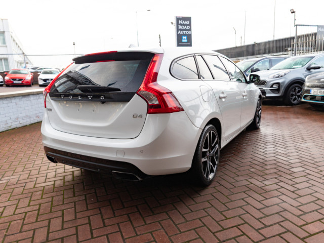 Image for 2016 Volvo V60 2.0D4 SE LUXURY DELUXE 5DR ESTATE AUTOMATIC // MINT CONDITION WITH ONLY 96, 000 KMS // BUY WITH CONFIDENCE AA AND SIMI APPROVED DEALER 2025 // FINANCE ARRANGED // ALL TRADE INS WELCOME // 