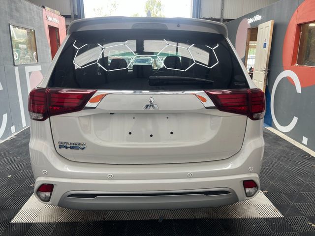 Image for 2021 Mitsubishi Outlander 2021 OUTLANDER PHEV G PLUS PACKAGE 4WD AUTOMATIC/ CRUISE CONTROL/PARKING CAMERA/ ELETRIC SEATS AND MORE