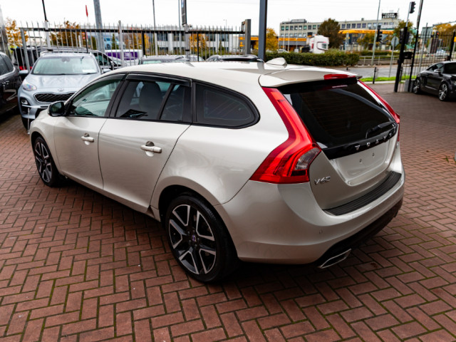 Image for 2017 Volvo V60 2.0D4 SE LUXURY DELUXE 5DR ESTATE AUTOMATIC // MINT CONDITION WITH ONLY 96, 000 KMS // BUY WITH CONFIDENCE AA AND SIMI APPROVED DEALER 2025 // FINANCE ARRANGED // ALL TRADE INS WELCOME // 