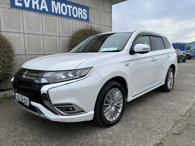 Image for 2018 Mitsubishi Outlander G AUTOMATIC HYBRID PLUG IN 2.4 PETROL //HIGH SPEC//HEATED SEATS AND STEERING WHEEL//REVERSE CAMERA//ADAPTIVE CRUISE CONTROL//KEYLESS ENTRY//