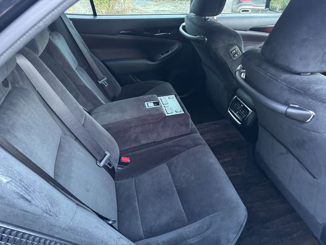 Image for 2016 Toyota Crown 2.5 Hybrid