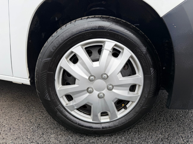 Image for 2021 Peugeot Partner Professional Plus 1.5 Blue HDI *REVERSING CAMERA / APPLE CAR PLAY / VAT CAN BE CLAIMED BACK* 