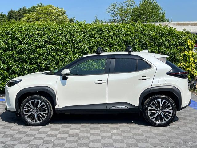Image for 2022 Toyota Yaris Cross Z-PACKAGE 1.5 HYBRID AUTO ** HUGE SPEC ** //SERVICE HISTORY // DIAMOND CUT ALLOYS // HEATED HALF LEATHER SEATS