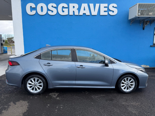 Image for 2022 Toyota Corolla 1.8 Hybrid Luna Saloon * REVERSING CAMERA / APPLE CAR PLAY * 