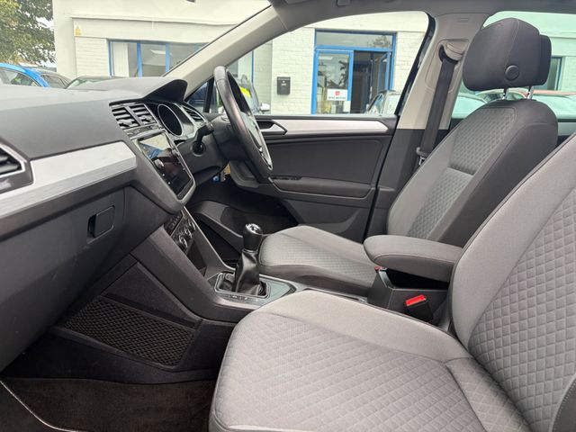 Image for 2019 Volkswagen Tiguan 2019 VW TIGUAN CL 1.5TSI PAN ROOF LOW KMS