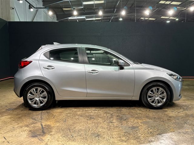 Image for 2020 Mazda Mazda2 1.5 AUTOMATIC - REVERSE CAMERA - A/C HEATING CONTROLS