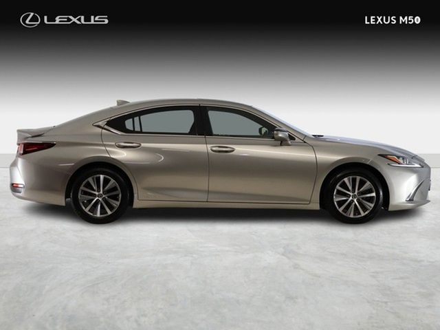 Image for 2019 Lexus ES 300h Executive