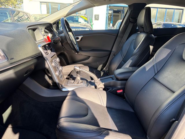 Image for 2015 Volvo V40 2015 VOLVO V40 D4 SE LUX NAV 190BHP • 2.0 DIESEL • 6-SPEED MANUAL • 113, 760 KM