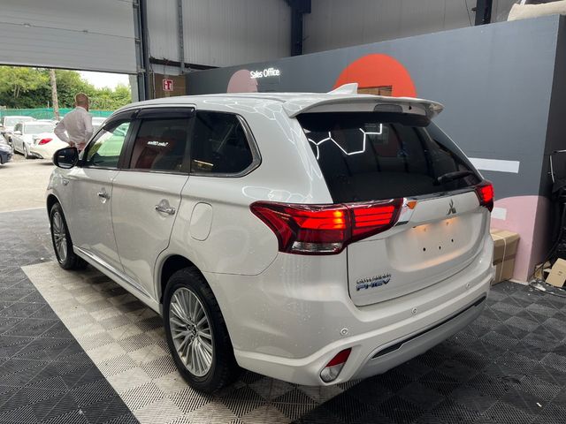 Image for 2018 Mitsubishi Outlander 2018 MITSUBISHI OUTLANDER G PLUS 2.4 AUTOMATIC / CRUISE CONTROL / PARKING CAMERA / ELECTRIC MEMORY & HEATED SEATS / PADDLE SHIFTERS AND MORE