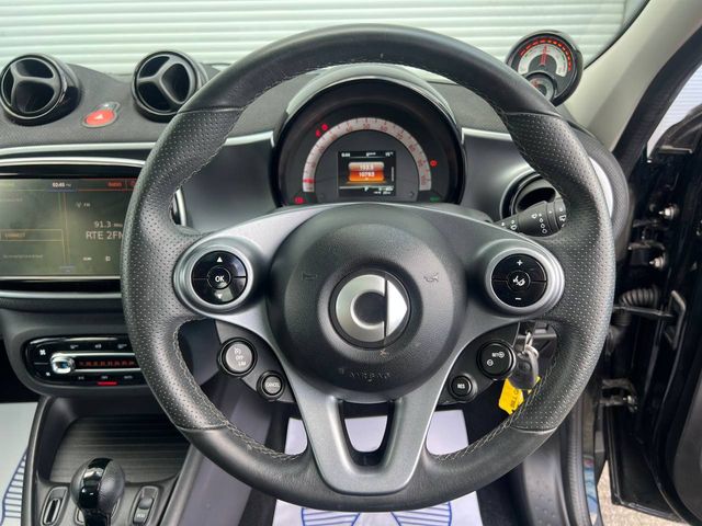 Image for 2021 Smart Car FORFOUR EQ PULSE PREMIUM // PANORAMIC SUNROOF // VERY LOW MILEAGE // CRUISE CONTROL // 16" DIAMOND CUT ALLOYS