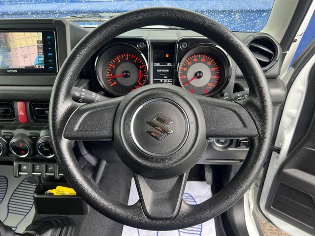 Image for 2022 Suzuki Jimny 1.5 MANUAL AWD // 4 SEATER // LOW-RATIO TRANSFER BOX // DIGITAL CLIMATE CONTROL