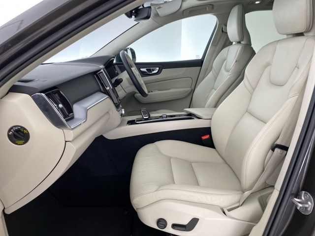 Image for 2022 Volvo XC60 Inscription Expression