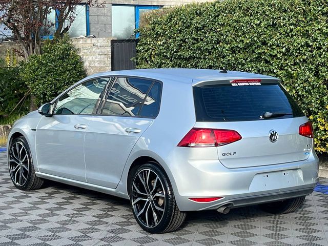 Image for 2014 Volkswagen Golf R-LINE PACK 1.2 TSI // NEW 19" DIAMOND CUT ALLOYS // REVERSE CAMERA // PADDLE GEAR SHIFTERS