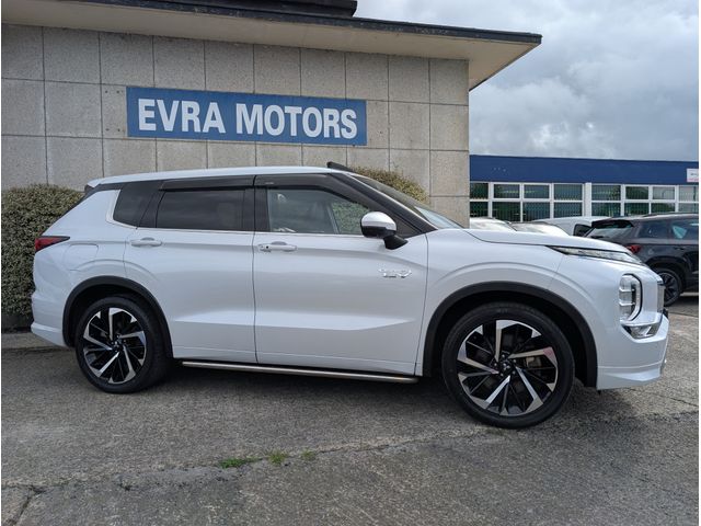 Image for 2022 Mitsubishi Outlander 7 SEATER P PHEV 4WD AUTOMATIC 2.4 PETROL //MASSIVE SPEC//FULL LEATHER HEATED SEATS//PANORAMIC GLASS SUNROOF//BOSE SOUND SYSTEM//360 PARKING CAMERAS//ADAPTIVE CRUISE CONTROL//KEYLESS ENTRY//