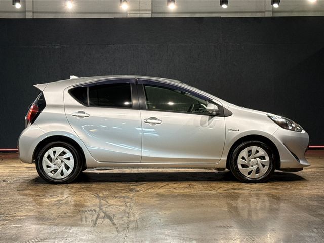 Image for 2019 Toyota Aqua HYBRID 1.5L AUTOMATIC - REVERSE CAMERA