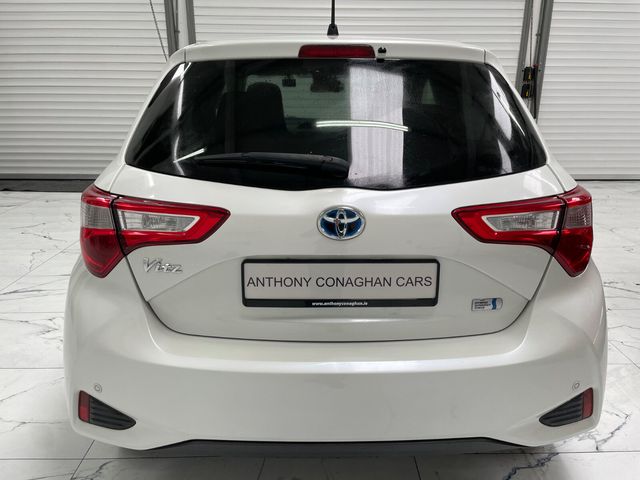 Image for 2017 Toyota Yaris Hybrid