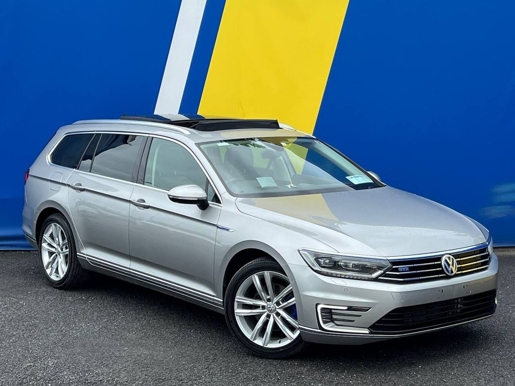 Image for 2016 Volkswagen Passat GTE 1.4 PLUG-IN HYBRID AUTO // TILT & SLIDE PAN ROOF // DRIVER MASSAGE SEAT // 360 SURROUND PARKING SENSORS
