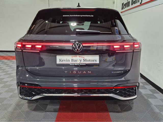 Image for 2024 Volkswagen Tiguan 1.5TSi PHEV R-LINE AUTOMATIC **ONE OWNER / NEW MODEL / APPLE CARPLAY / ADAPTIVE CRUISE CONTROL / BLIND SPOT ASSIST / HEATED & MASSAGE FRONT SEATS / HEATED STEERING WHEEL / WIRELESS PHONE CHARGING**