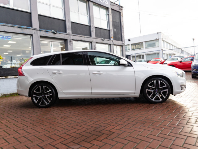 Image for 2016 Volvo V60 2.0D4 SE LUXURY DELUXE 5DR ESTATE AUTOMATIC // MINT CONDITION WITH ONLY 96, 000 KMS // BUY WITH CONFIDENCE AA AND SIMI APPROVED DEALER 2025 // FINANCE ARRANGED // ALL TRADE INS WELCOME // 