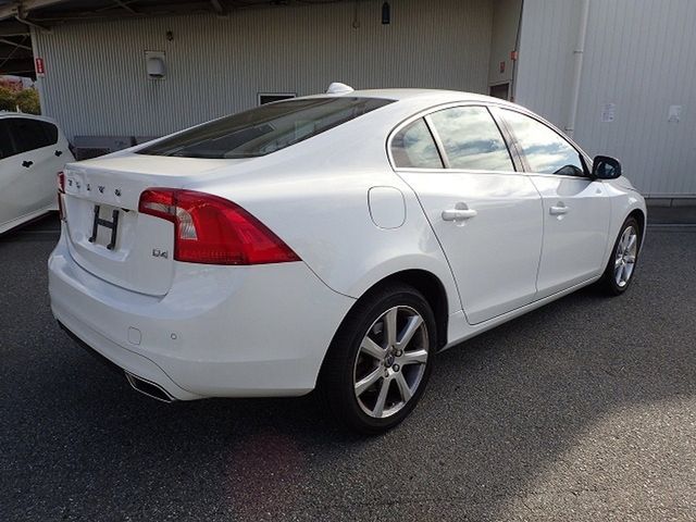 Image for 2016 Volvo S60 2.0 D4 SE DYNAMIC PLUS DIESEL AUTOMATIC // TINY KMS // MASSIVE SPEC // FULL HEATED LEATHER // REVERSING CAMERA // CRUISE CONTROL // LANE ASSIST // COLLISION WARNING SYSTEM // UPGRADED SPORT ALLOYS