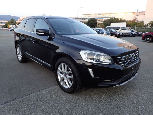 Image for 2017 Volvo XC60 **TINY KMS**2.0 D4 SE LUXURY PREMIUM DIESEL AUTOMATIC **PAN ROOF** // TOP SPEC // FULL ELECTRIC HEATED LEATHER // CRUISE CONTROL // ELECTRIC TAILGATE // REVERSING CAMERA // AA APPROVED DEALER 2026