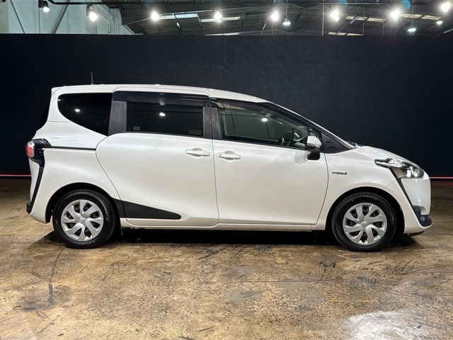 Image for 2017 Toyota Sienta 1.5 HYBRID 7 SEATER - TOYOTA SAFETY SENSE - REAR CAMERA