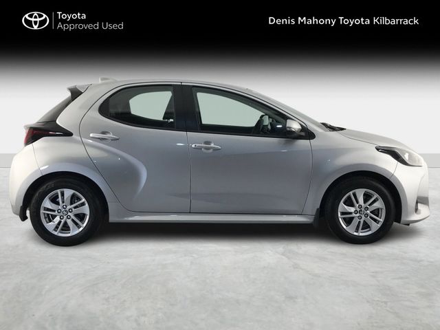 Image for 2022 Toyota Yaris HYBRID LUNA