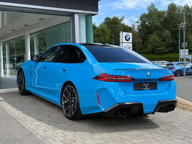 Image for 2025 BMW M5 PHEV Daytona Beach Blue