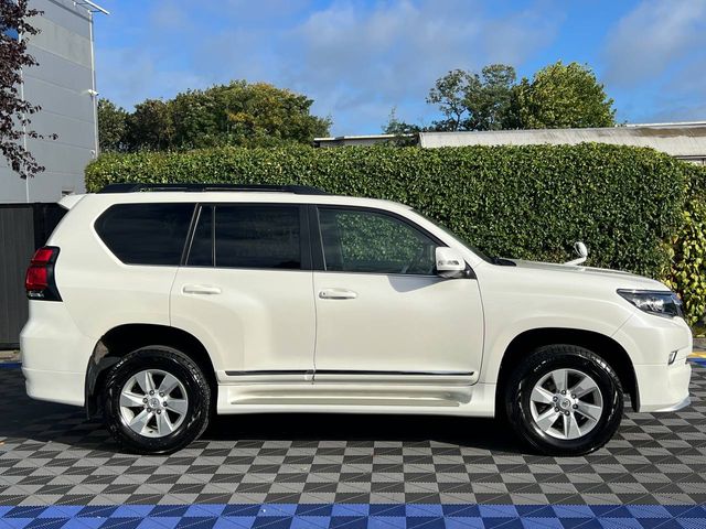 Image for 2023 Toyota Landcruiser PRADO TX L-PACKAGE AWD 7-SEATER 2.8 DIESEL AUTO // OPENING SUNROOF // LEATHER HEATED & COOLED SEATS // PARKING SENSORS