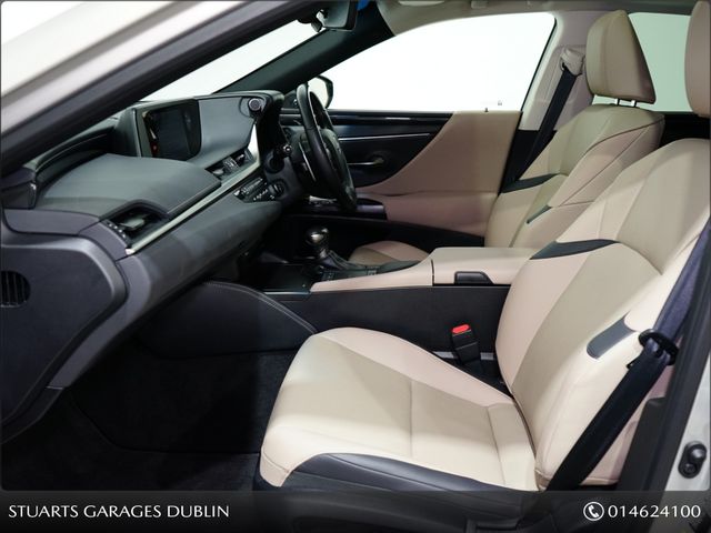 Image for 2019 Lexus ES 300h SUNROOF AND CREAM LEATHER - 2.5 176BHP 4DR Auto -'' Low Kilometres '' As New In Condition '' 