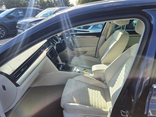 Image for 2016 Volkswagen Passat Highline 1.6 TDI M6F 120HP 4DR
