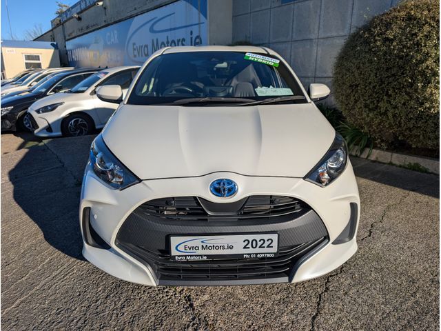 Image for 2022 Toyota Yaris G HYBRID AUTOMATIC 1.5 PETROL //ADAPTIVE CRUISE CONTROL//KEYLESS ENTRY//REVERSE CAMERA//