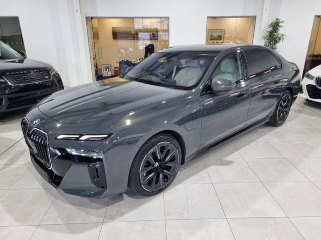 Image for 2025 BMW 7 Series STUNNING COLOUR COMBO