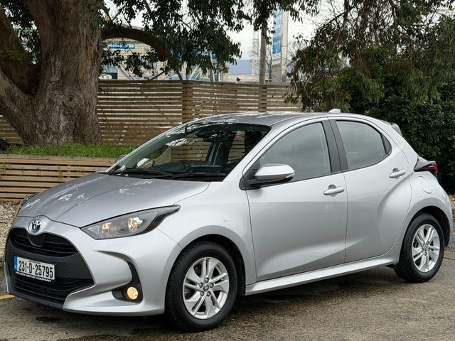 Image for 2023 Toyota Yaris apple carplay. rear camera