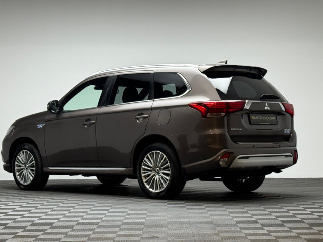 Image for 2019 Mitsubishi Outlander INSTYLE 2.4 PHEV AUTO