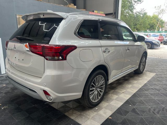 Image for 2021 Mitsubishi Outlander 2021 OUTLANDER PHEV G PLUS PACKAGE 4WD AUTOMATIC/ CRUISE CONTROL/PARKING CAMERA/ ELETRIC SEATS AND MORE