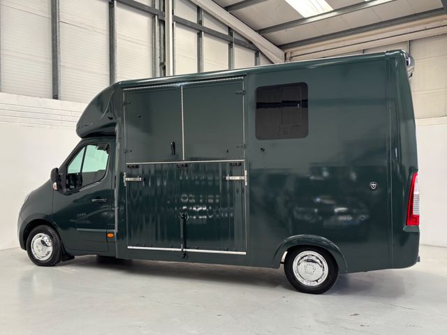 Image for 2021 Vauxhall Movano Horsebox 