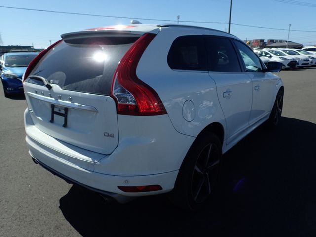 Image for 2015 Volvo XC60 2.0 D4 DIESEL R-DESIGN PLUS AUTO // TOP SPEC=LIKE NEW // FULL ELECTRIC HEATED LEATHER // CRUISE CONTROL // ELECTRIC TAILGATE // REVERSING CAMERA // LANE ASSIST // COLLISION WARNING SYSTEM